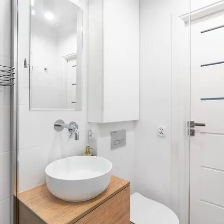 Golden - One-bedroom Near Polin Museum, Anielewicza Appartement Warschau