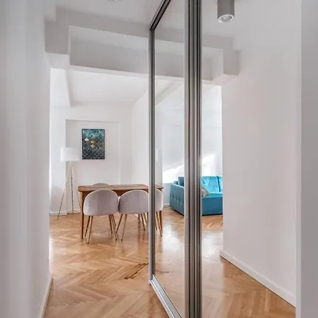 Golden - One-bedroom Near Polin Museum, Anielewicza アパート *